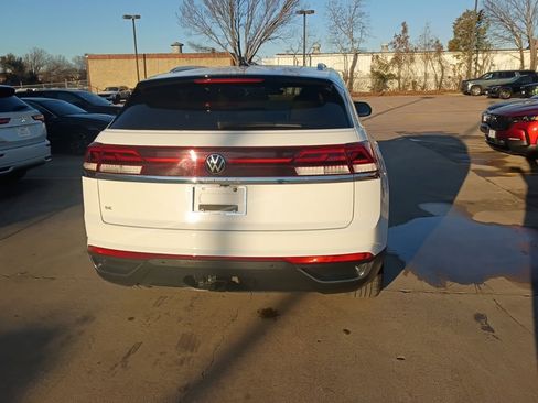 Used 2025 Volkswagen Atlas Cross Sport SE image 9