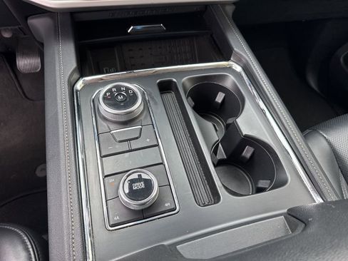 Used 2024 Ford Expedition XLT image 24