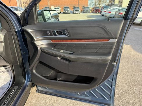 Used 2019 Ford Explorer Platinum image 21