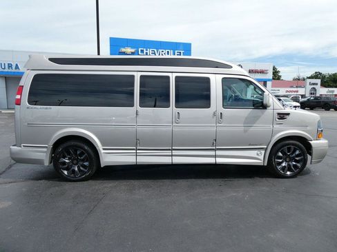 New 2023 Chevrolet Express 2500 Extended RWD image 4
