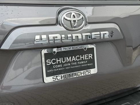 Used 2022 Toyota 4Runner SR5 Premium w/ Moonroof Package RWD image 9