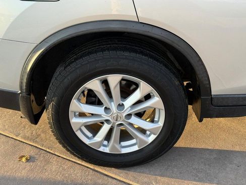 Used 2016 Nissan Rogue SV image 7