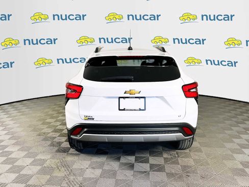 Used 2025 Chevrolet Trax LT w/ LT Convenience Package image 6