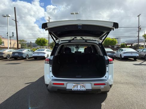 Used 2023 Nissan Pathfinder SL FWD image 11