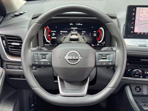 Used 2025 Nissan Rogue Platinum w/ Platinum Premium Package FWD image 19