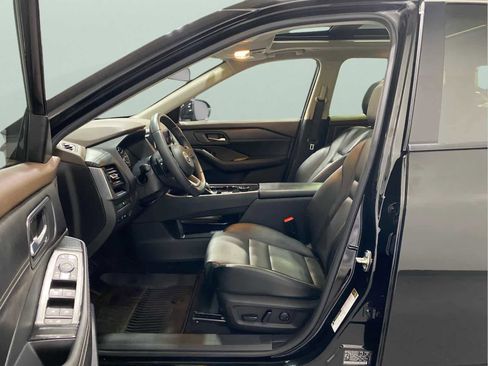 Used 2023 Nissan Rogue SV w/ SV Premium B Package image 12