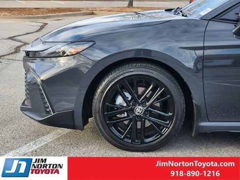 Used 2025 Toyota Camry SE image 9