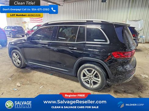 Used 2021 Mercedes-Benz GLB 250 4MATIC w/ Premium Package image 3