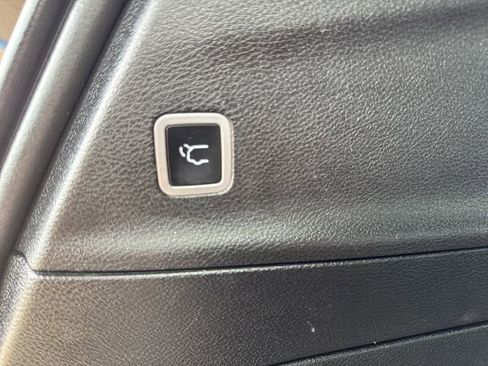 Used 2025 Chrysler Pacifica Select image 30