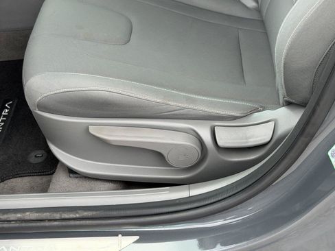 Used 2025 Hyundai Elantra Sport FWD image 14
