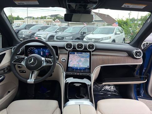 Used 2026 Mercedes-Benz GLC 300 4MATIC image 25