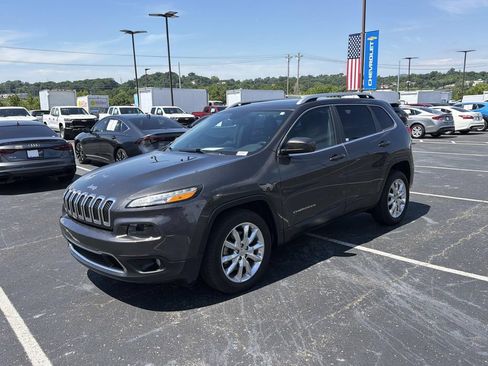Used 2016 Jeep Cherokee Limited w/ Luxury Group FWD image 7