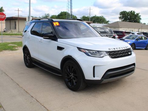 Used 2019 Land Rover Discovery SE AWD/4WD image 2