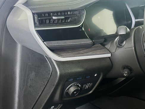 Used 2023 Jeep Grand Cherokee 4WD 4xe w/ Luxury Tech Group II image 17
