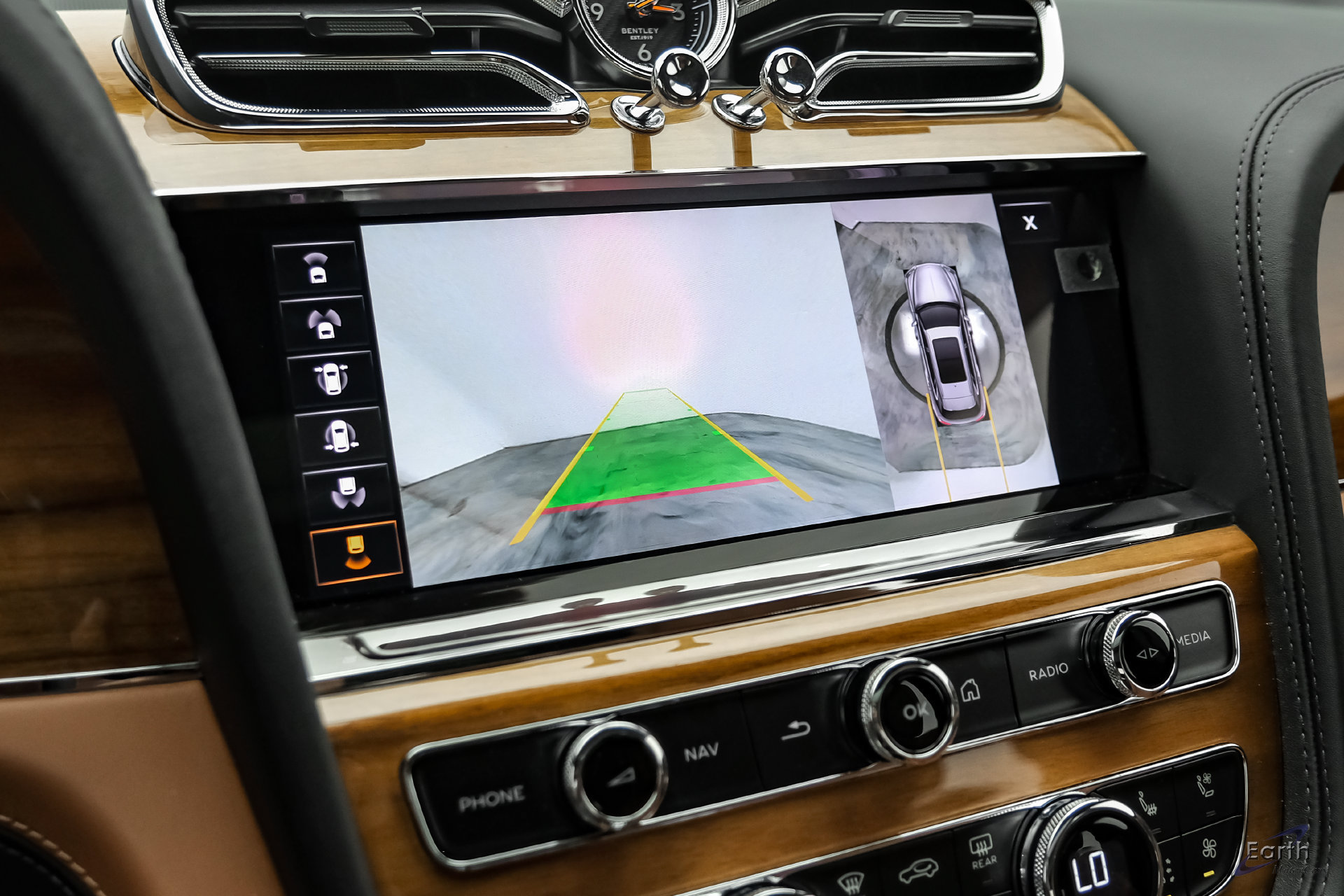 Used 2023 Bentley Bentayga Extended Wheelbase AWD/4WD image 73
