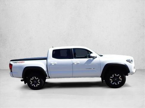 Used 2018 Toyota Tacoma TRD Off-Road w/ Technology Package AWD/4WD image 5