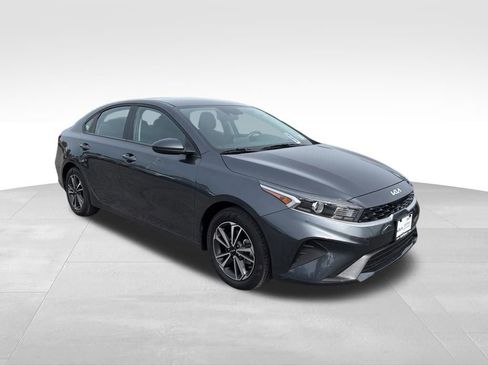 Used 2023 Kia Forte LXS FWD image 3