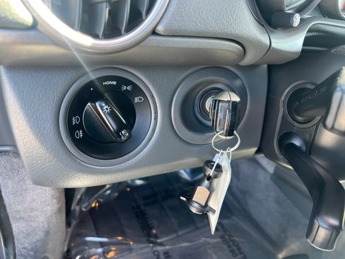 Used 2006 Porsche Boxster RWD image 28