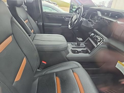 Used 2023 GMC Sierra 1500 AT4 w/ AT4 Premium Package image 5
