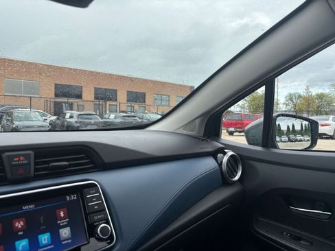 Used 2025 Nissan Versa SV FWD image 33