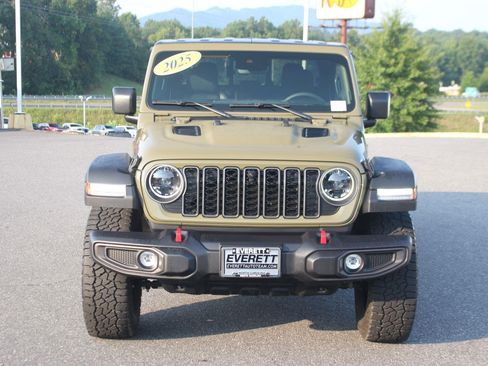 Used 2025 Jeep Gladiator Rubicon w/ Convenience Group AWD/4WD image 2