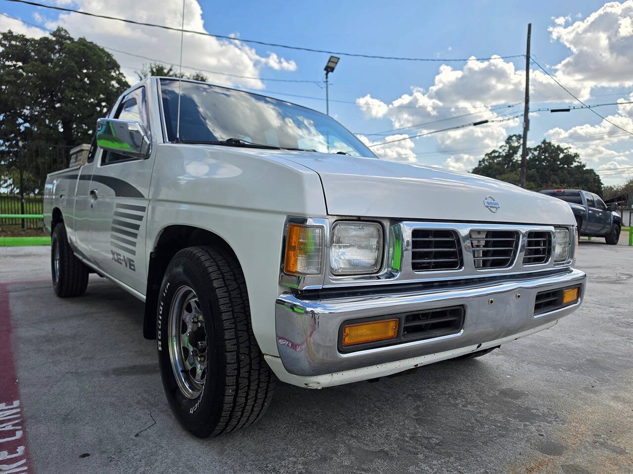 Used 1995 Nissan Pickup XE RWD image 4
