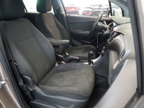 Used 2018 Chevrolet Trax LS w/ LPO, Protection Package FWD image 31