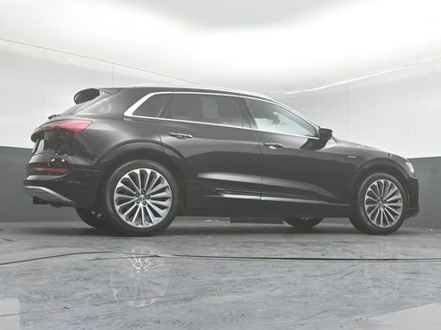 Used 2019 Audi e-tron Prestige w/ Prestige Package image 44