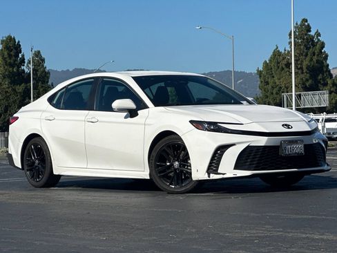 Used 2025 Toyota Camry SE w/ Multimedia Upgrade Package FWD image 2