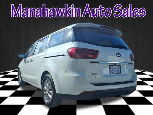 Used 2019 Kia Sedona L image 4