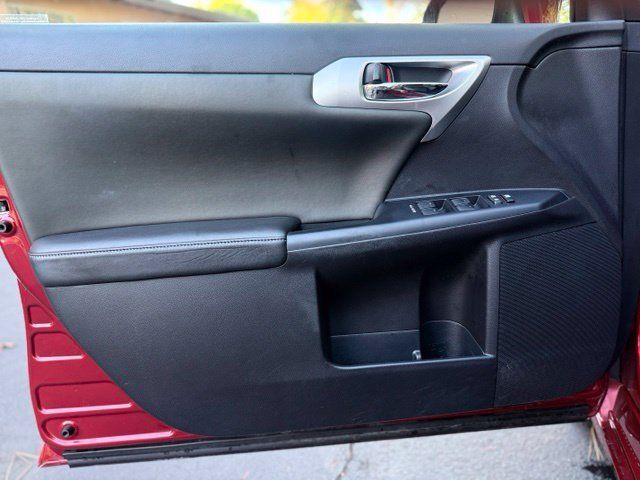Used 2012 Lexus CT 200h Premium FWD image 10