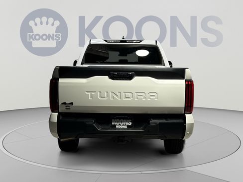 Used 2022 Toyota Tundra SR5 w/ SR5 Convenience Package AWD/4WD image 11