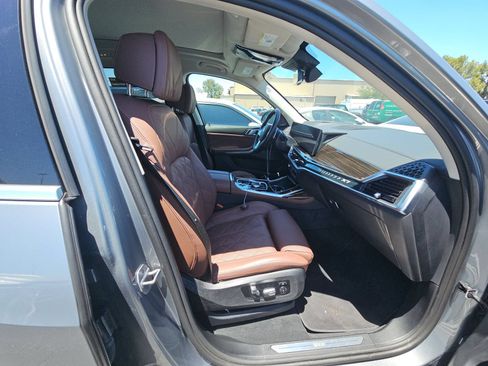 Used 2025 BMW X7 xDrive40i AWD/4WD image 8