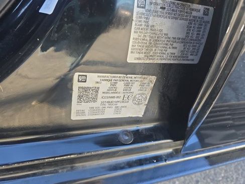 Used 2023 GMC Sierra 3500 SLT w/ SLT Convenience Package image 6