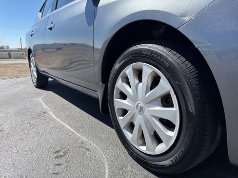 Used 2016 Nissan Versa SV image 7