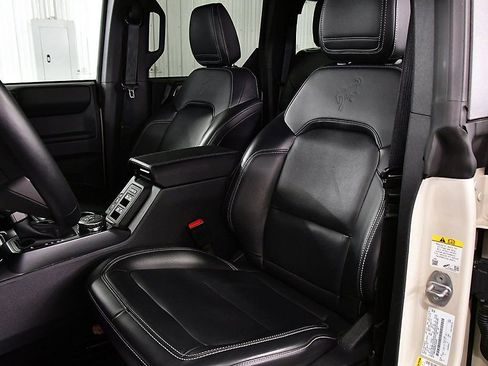 Used 2025 Ford Bronco Outer Banks image 28