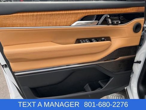 Used 2022 Jeep Grand Wagoneer Series III w/ Rear Seat Video Group 1 AWD/4WD image 17