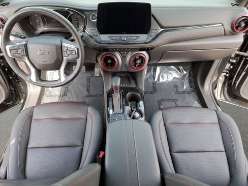 Used 2023 Chevrolet Blazer RS w/ Enhanced Convenience Package image 9