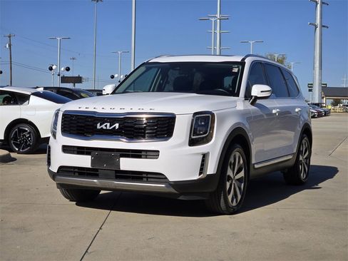 Used 2022 Kia Telluride EX w/ EX Premium Package image 2