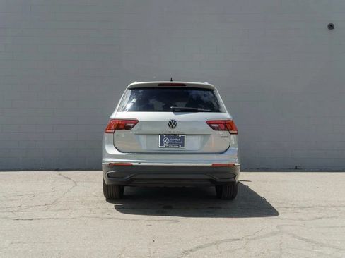 Used 2023 Volkswagen Tiguan SE w/ Panoramic Sunroof Package AWD/4WD image 6