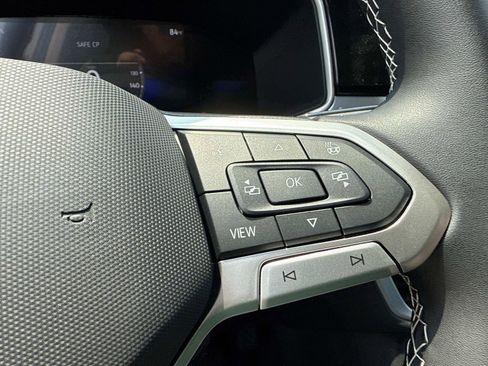 New 2025 Volkswagen Taos SE image 24