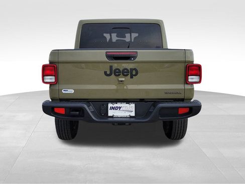 New 2026 Jeep Gladiator Sahara image 5