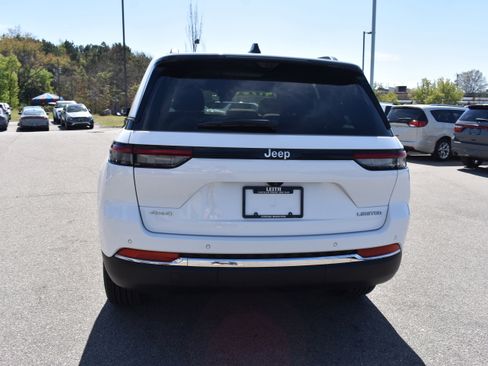 Used 2025 Jeep Grand Cherokee Limited w/ Luxury Tech Group II image 8