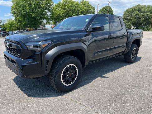 Used 2025 Toyota Tacoma TRD Off-Road AWD/4WD image 1