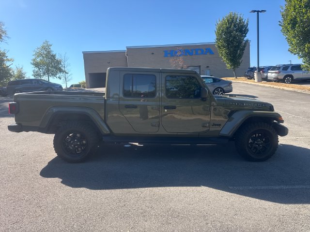 Used 2025 Jeep Gladiator Sport AWD/4WD image 5