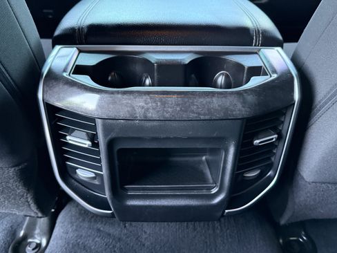 Used 2024 RAM 2500 Big Horn w/ Night Edition AWD/4WD image 17