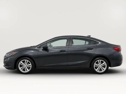 Used 2018 Chevrolet Cruze LT w/ Convenience Package FWD image 4