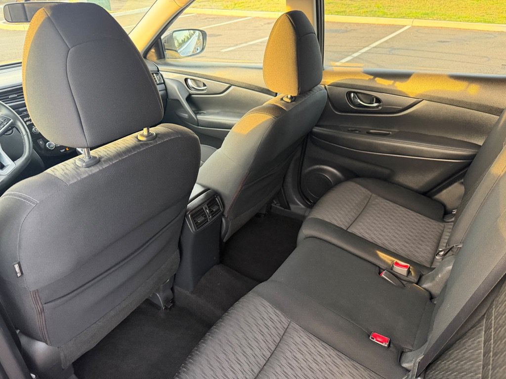 Used 2017 Nissan Rogue SV FWD image 14