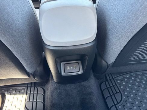 Used 2025 Hyundai Elantra Limited FWD image 14