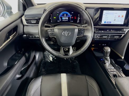 Used 2025 Toyota Camry SE image 17
